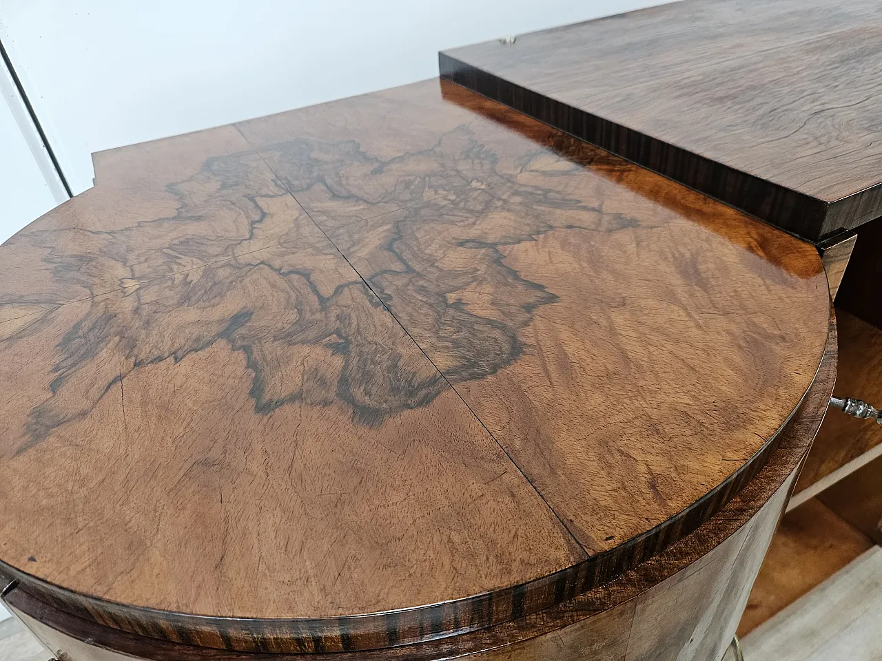 Sideboard in walnut feather and briar with aluminum base, 1940s 9