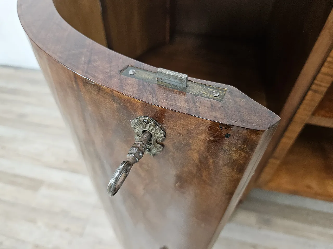 Sideboard in walnut feather and briar with aluminum base, 1940s 14