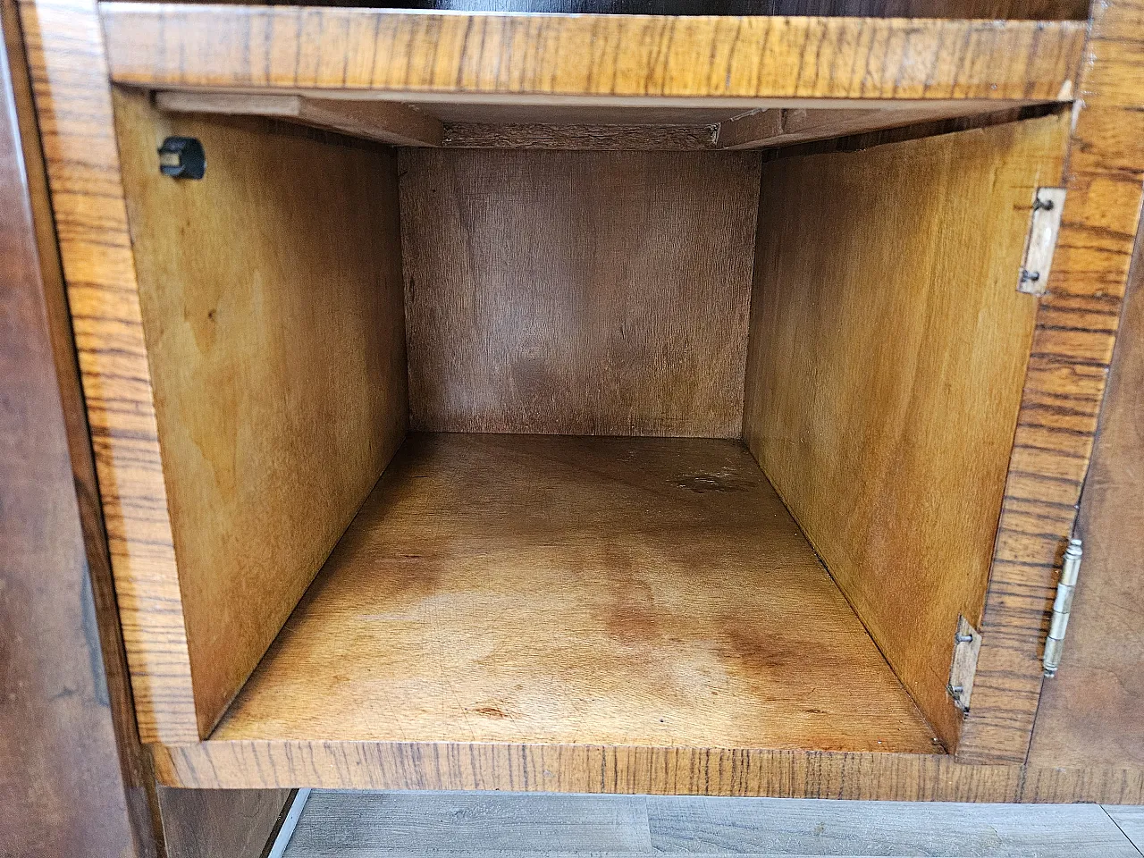Sideboard in walnut feather and briar with aluminum base, 1940s 16