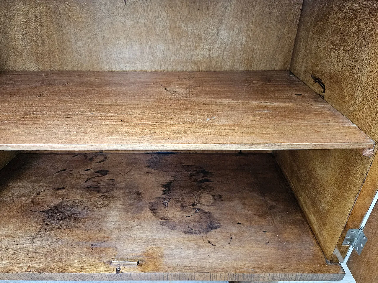 Sideboard in walnut feather and briar with aluminum base, 1940s 19