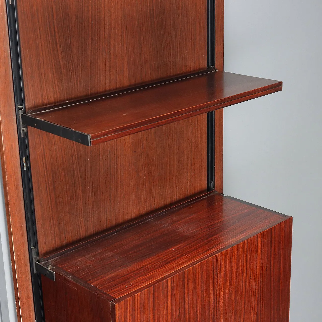 E22 bookcase by Osvaldo Borsani for Tecno, 20th century 7