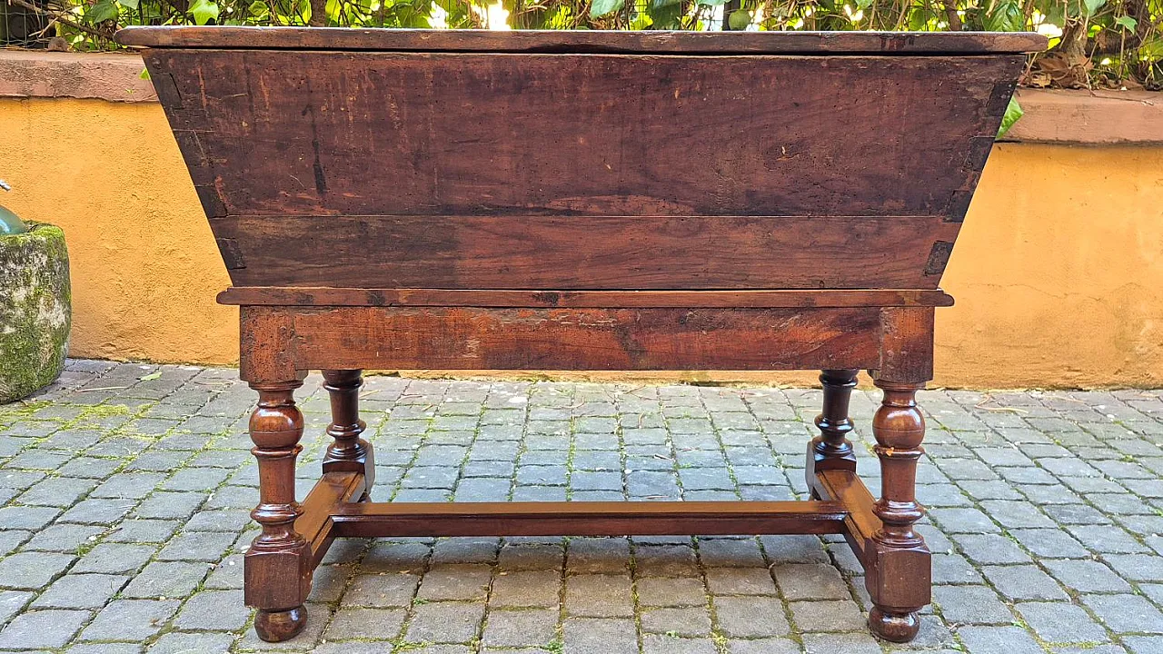 Solid walnut panara sideboard, mid-18th century 10