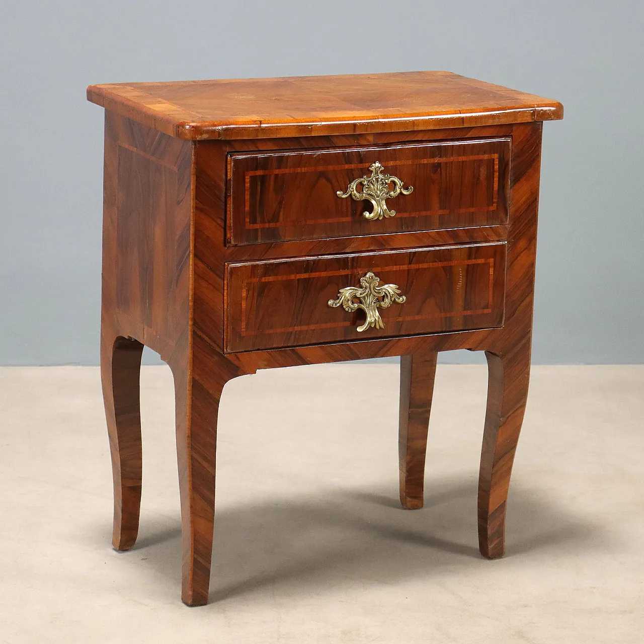 Comodino Barocco in noce con filettature in Bois de Rose, '700 1