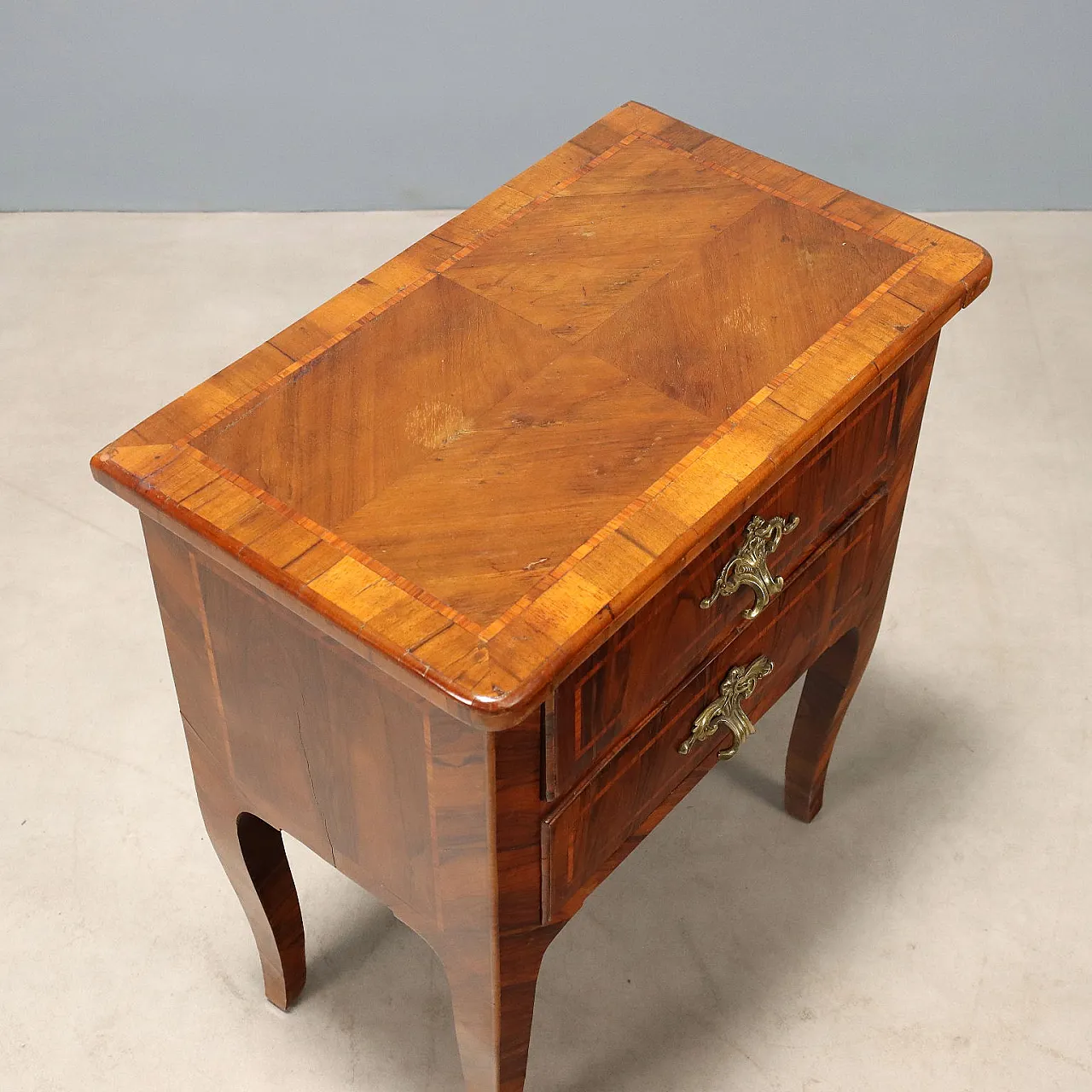 Comodino Barocco in noce con filettature in Bois de Rose, '700 8