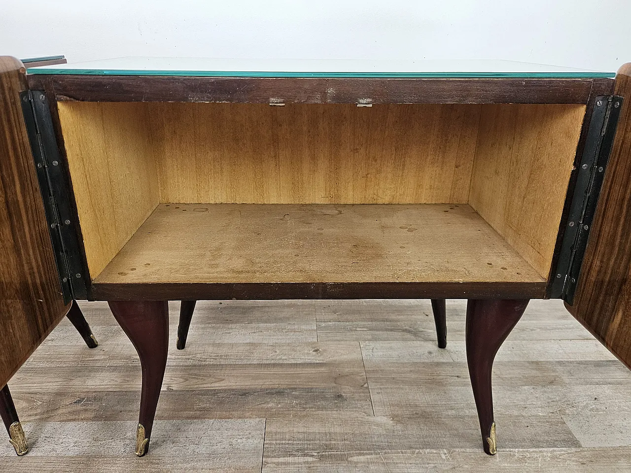 Mid-Century pair of nightstands in mahogany with mirrored top, 1950s 12