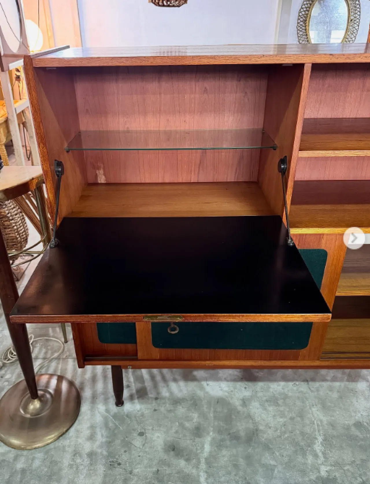 Highboard in legno con pannelli, ante scorrevoli e ribalta, anni '60 5