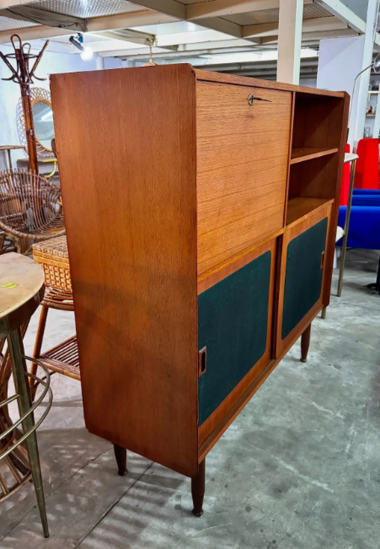 Highboard in legno con pannelli, ante scorrevoli e ribalta, anni '60 6