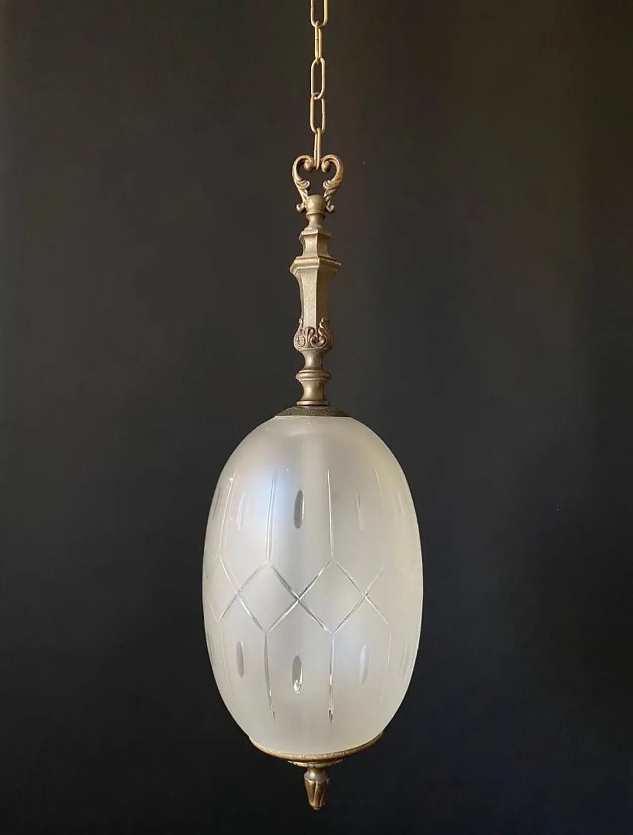 Lampadario in ottone e vetro smerigliato, anni '60 1