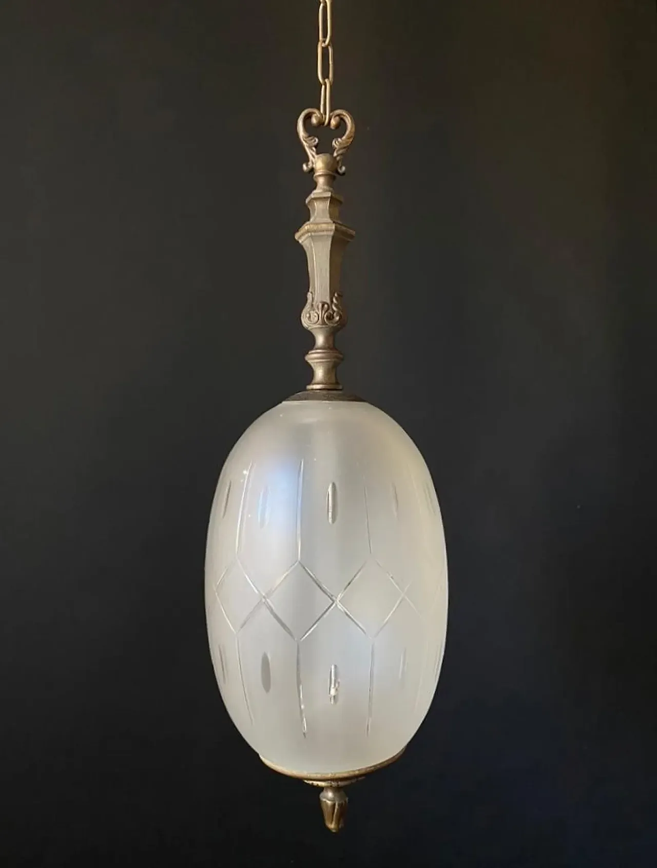 Lampadario in ottone e vetro smerigliato, anni '60 5