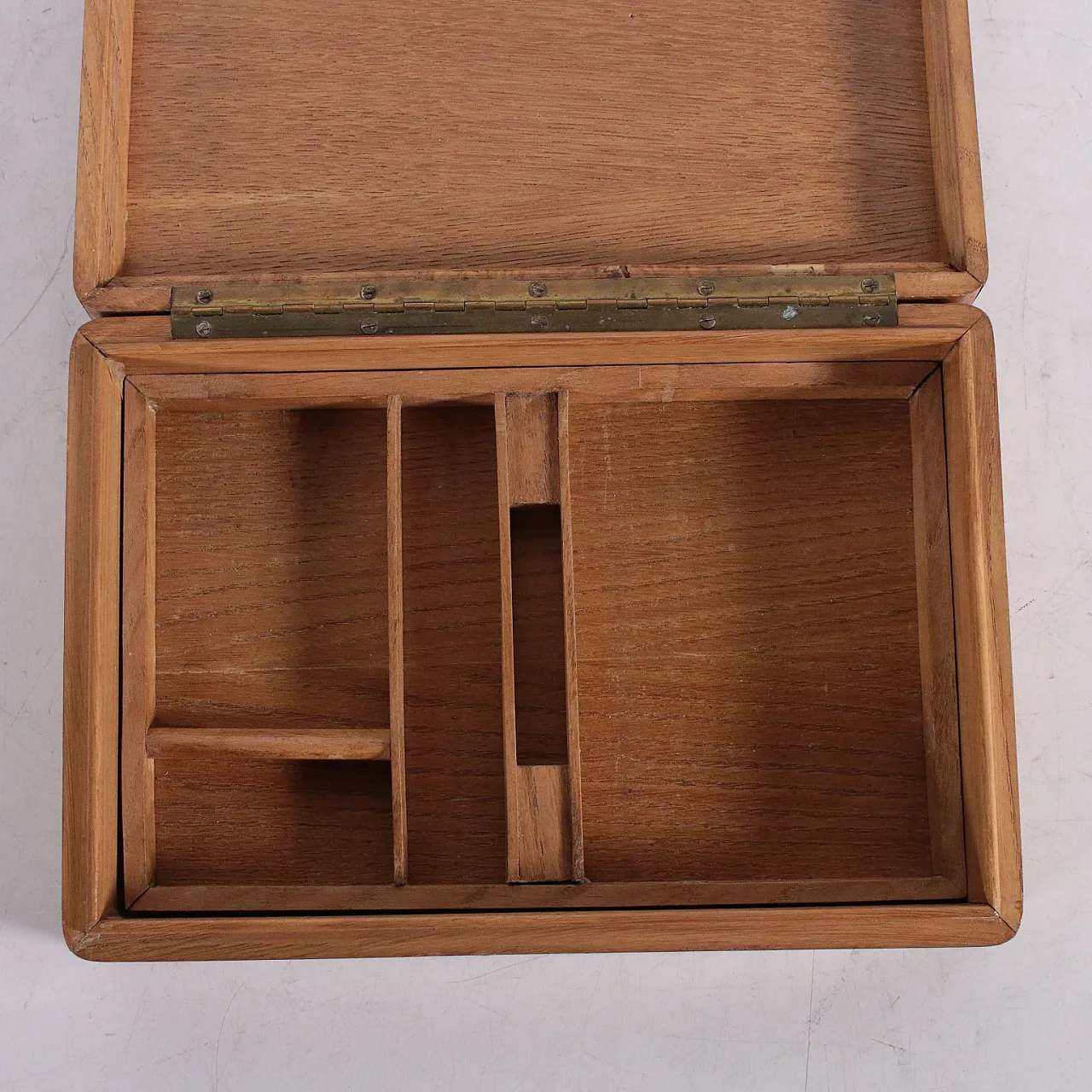Scatola in legno di rovere con coperchio inciso, anni '30 8