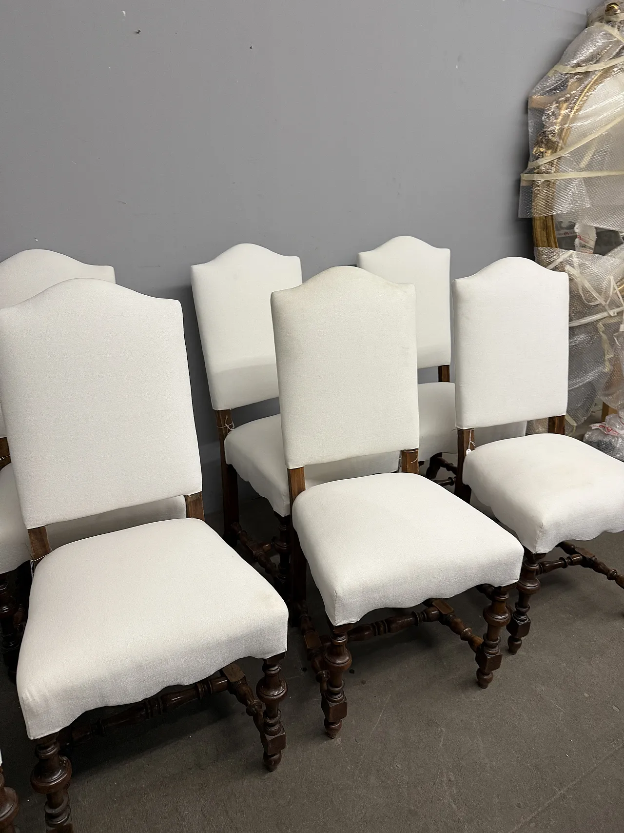 8 walnut chairs with white fabric padding, 19th century 3