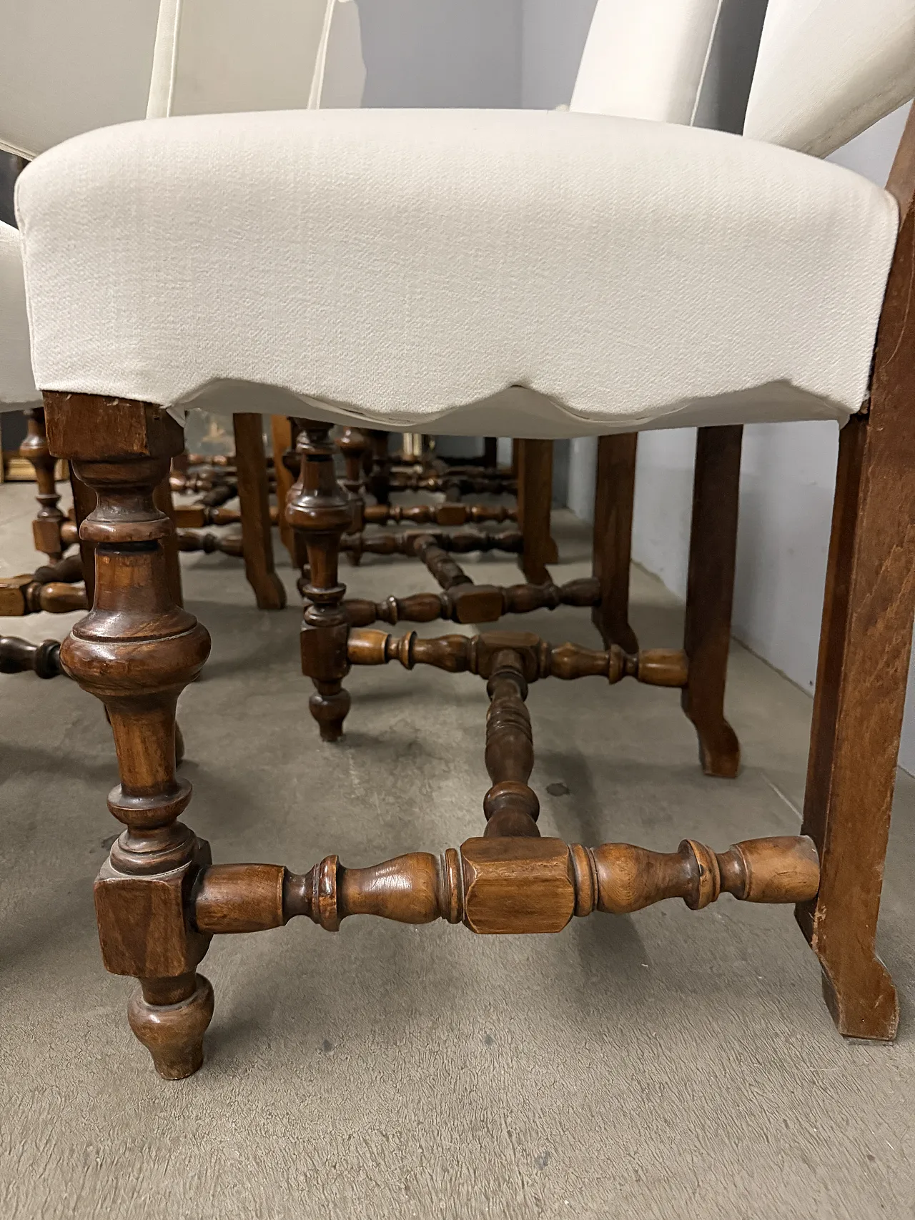 8 walnut chairs with white fabric padding, 19th century 4