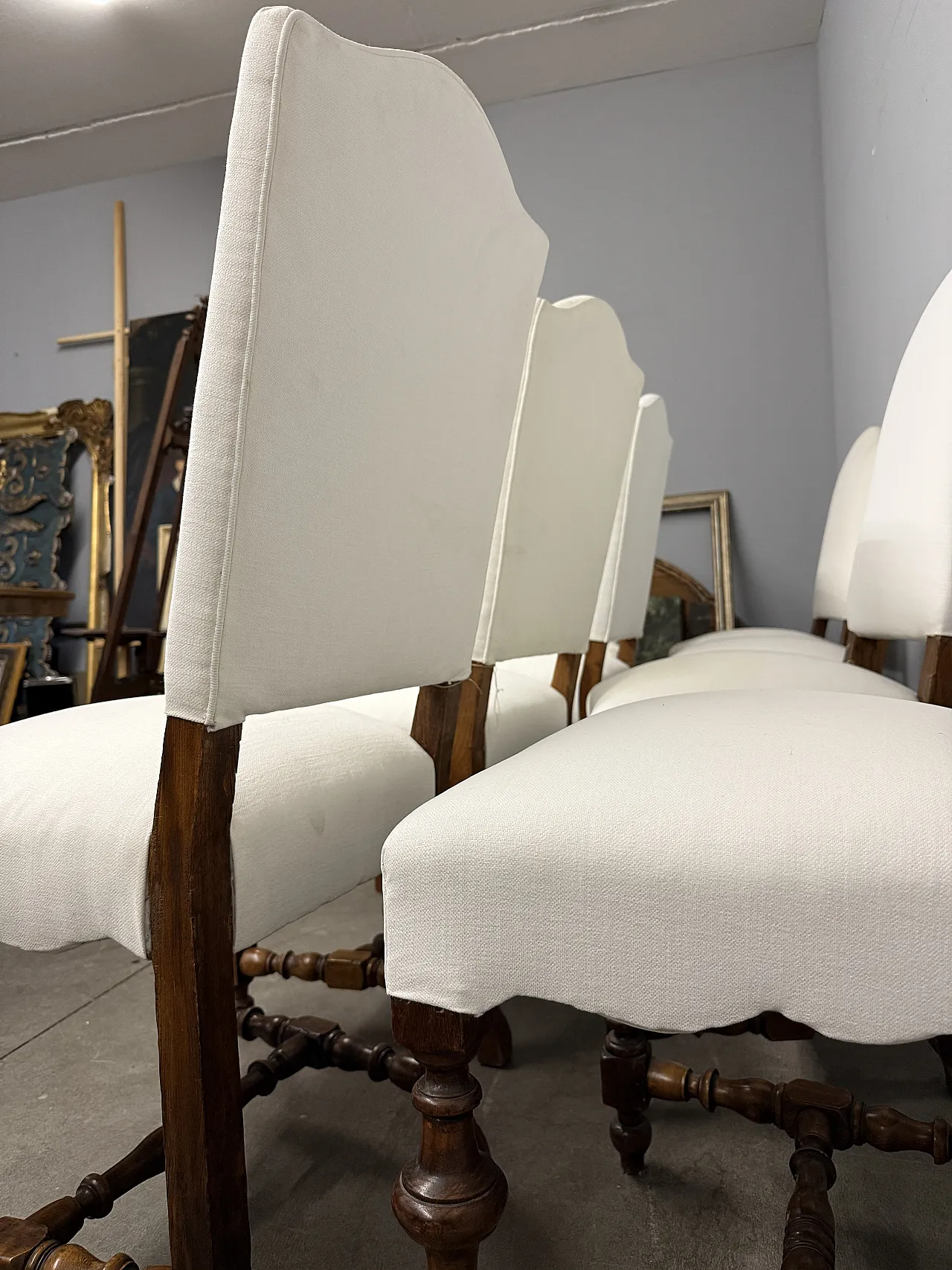 8 walnut chairs with white fabric padding, 19th century 6