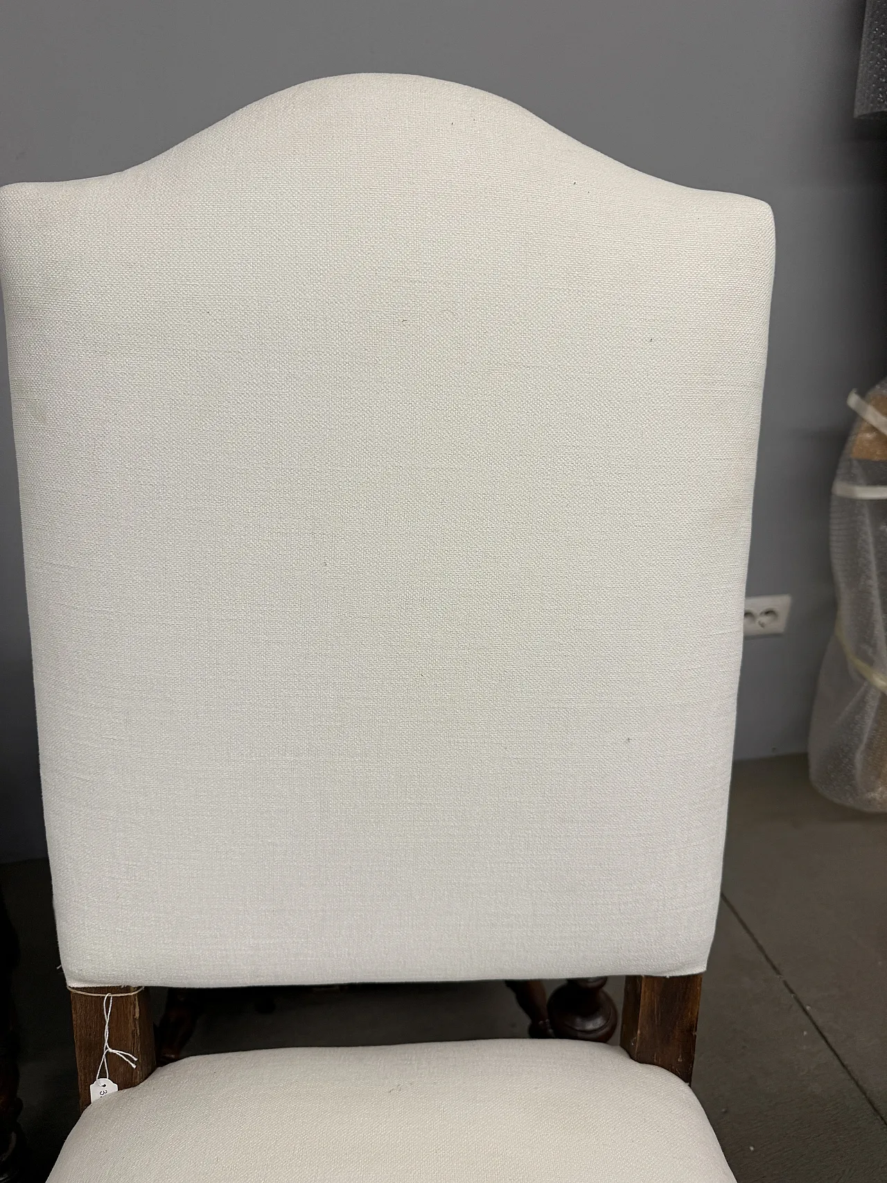 8 walnut chairs with white fabric padding, 19th century 7