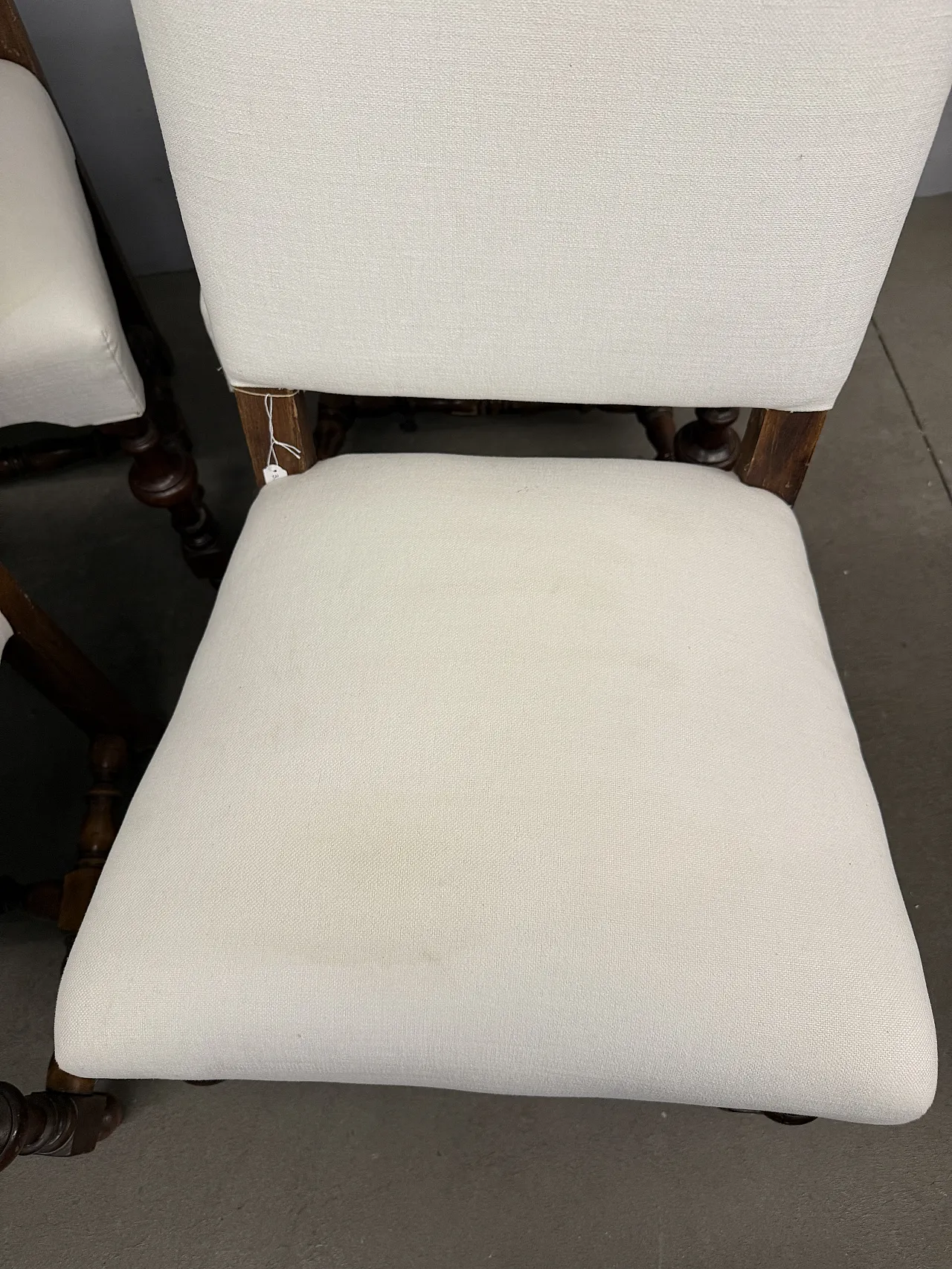 8 walnut chairs with white fabric padding, 19th century 8