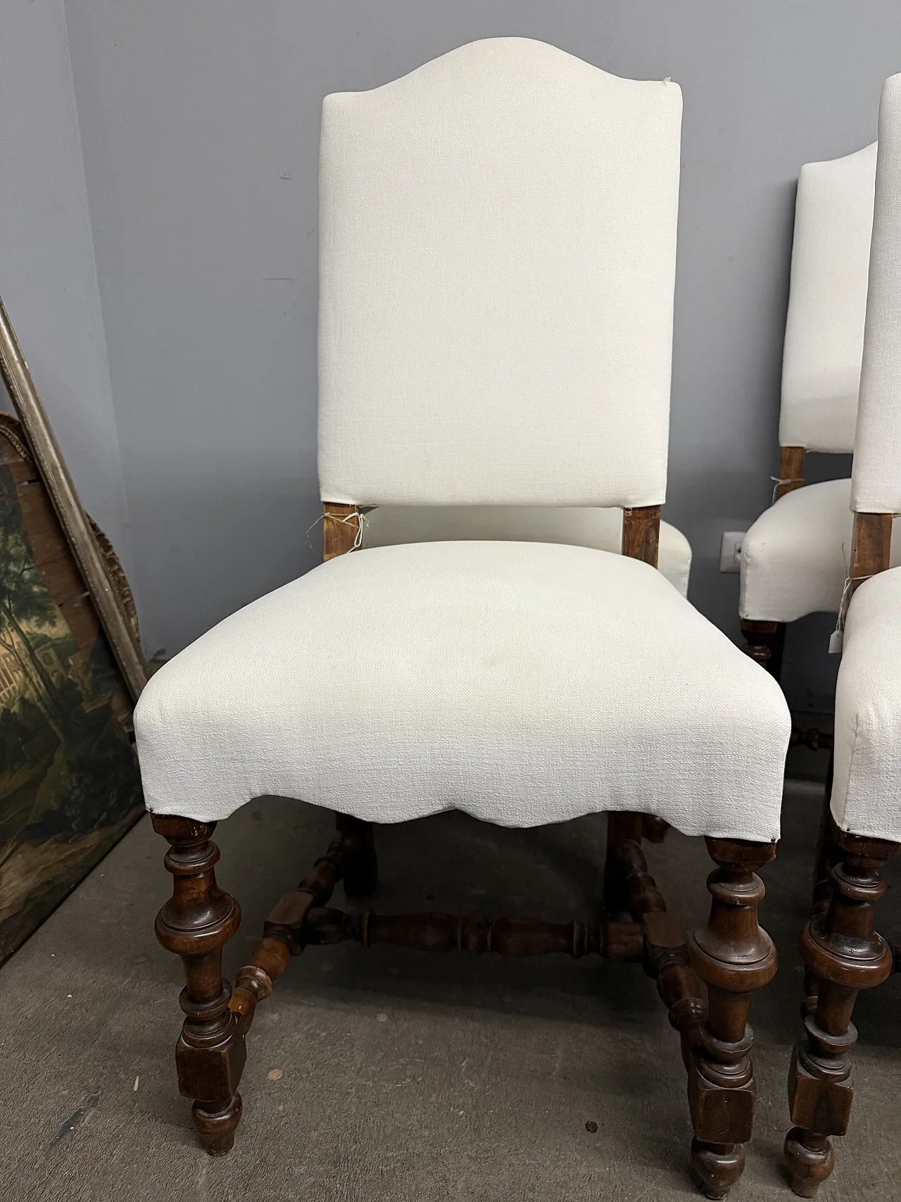 8 walnut chairs with white fabric padding, 19th century 11