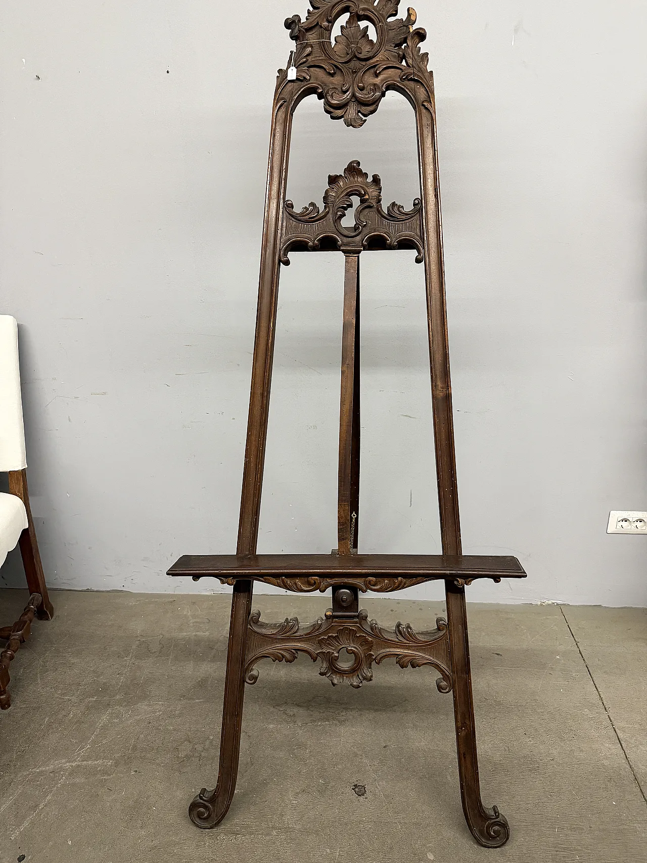 Liberty painter's easel in carved walnut, 20th century 1