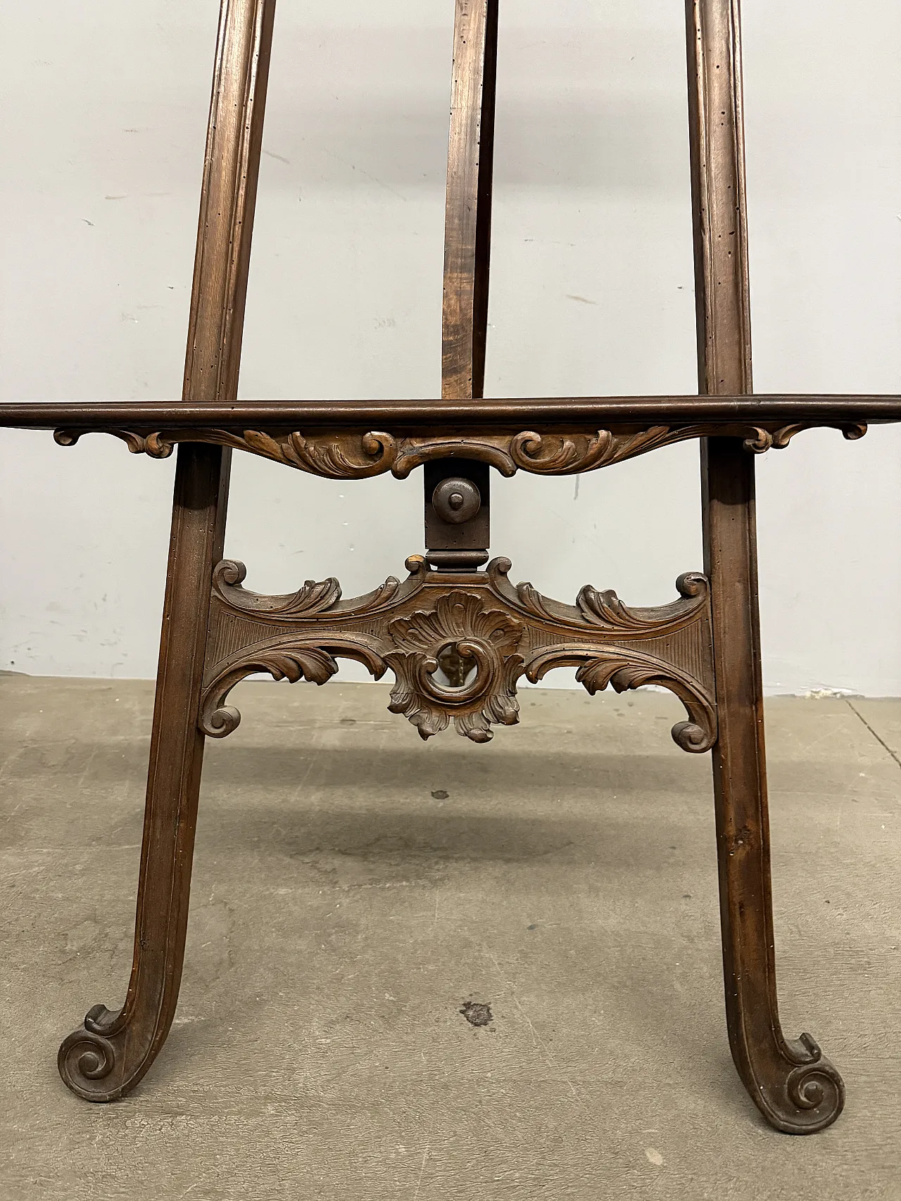 Liberty painter's easel in carved walnut, 20th century 2