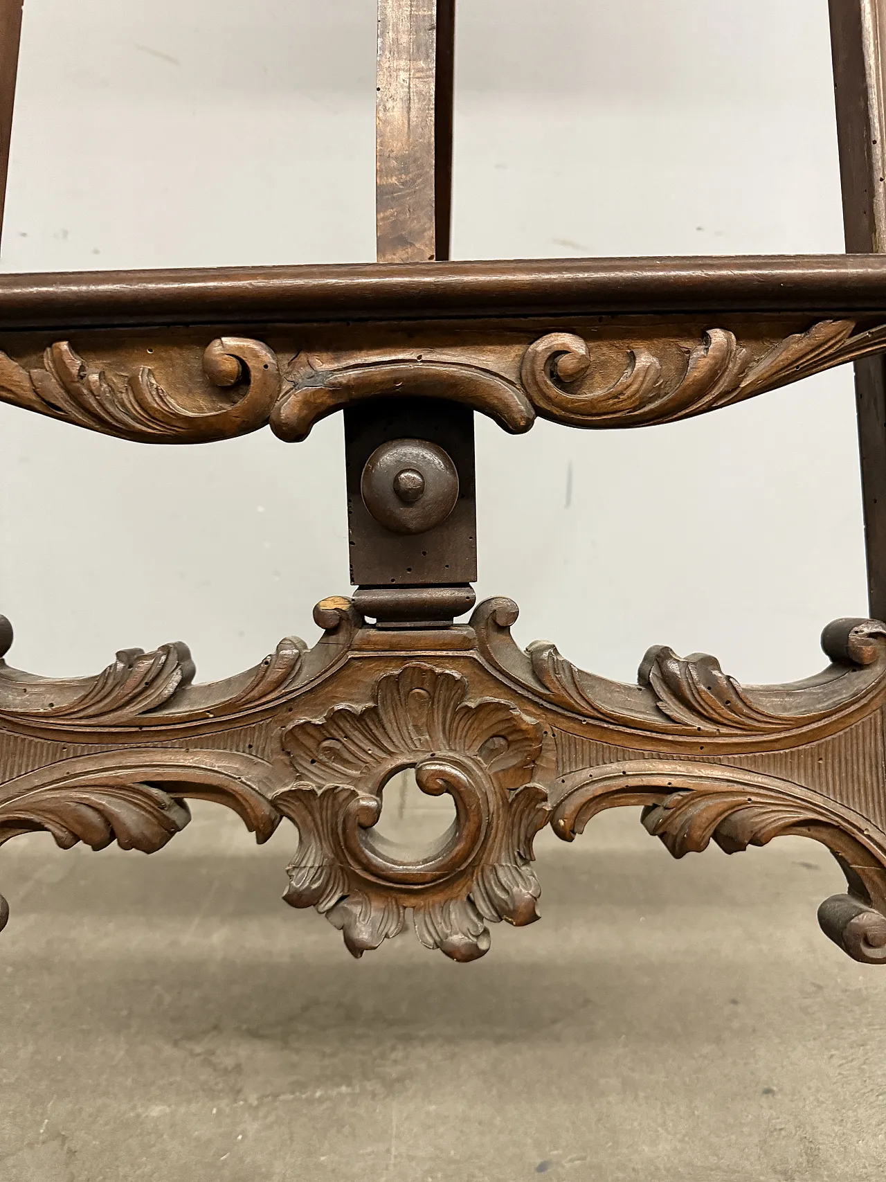 Liberty painter's easel in carved walnut, 20th century 3
