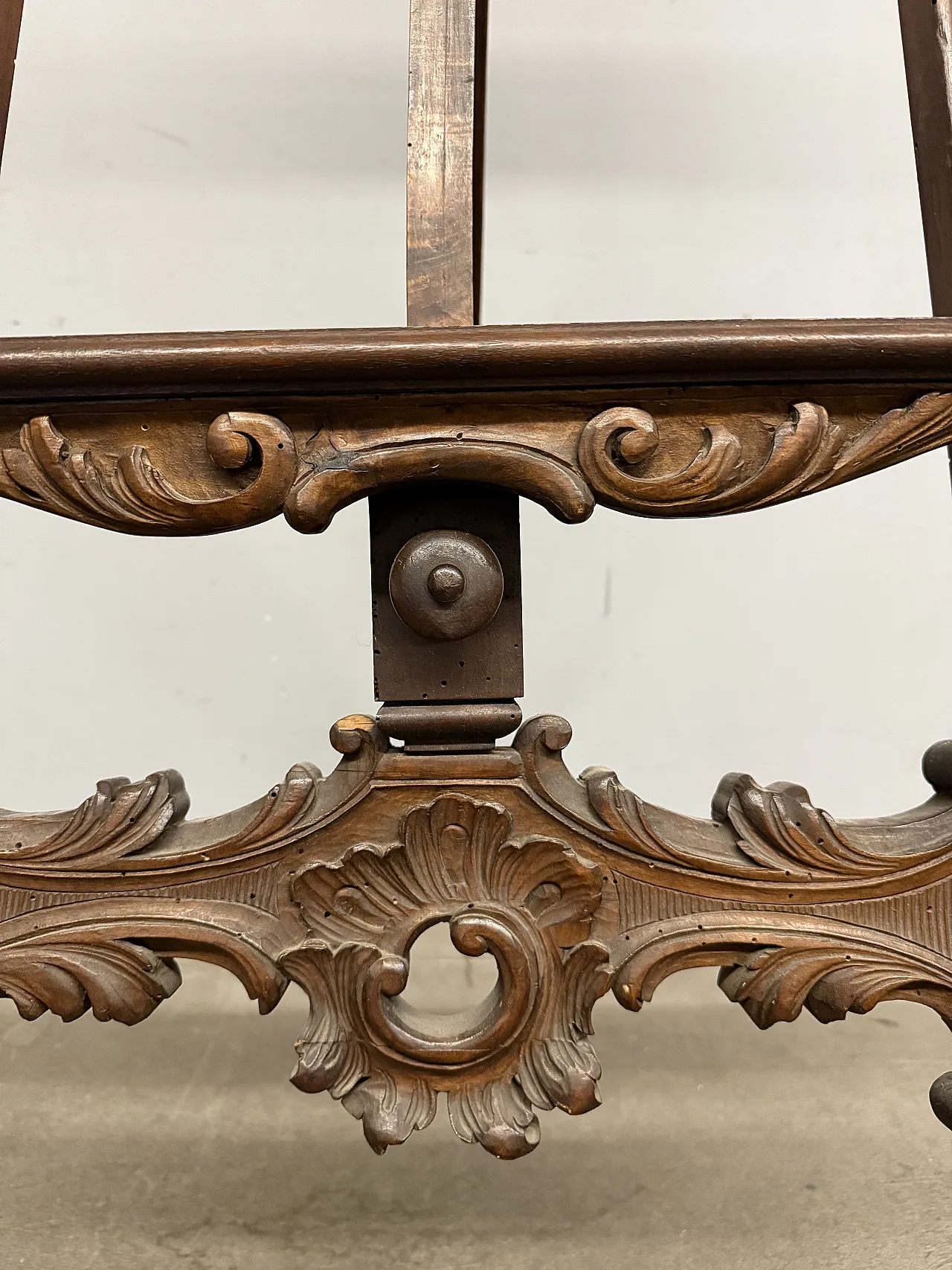 Liberty painter's easel in carved walnut, 20th century 4