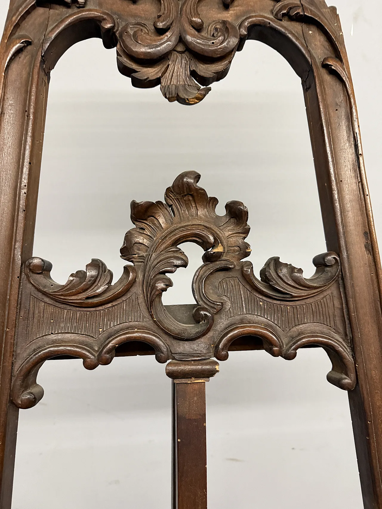 Liberty painter's easel in carved walnut, 20th century 6