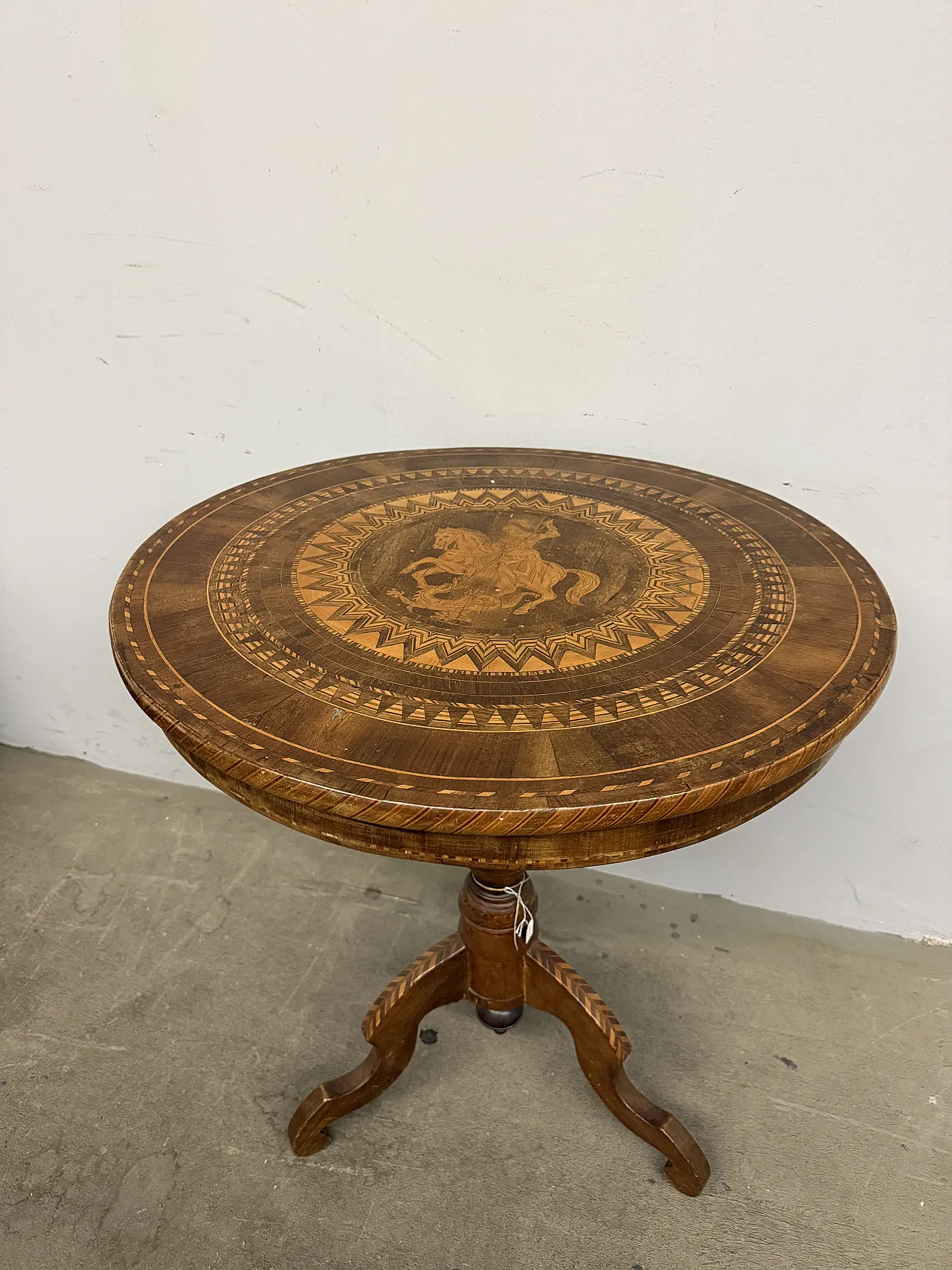 Sorrentino inlaid table, Saint George and the dragon, 19th century 1