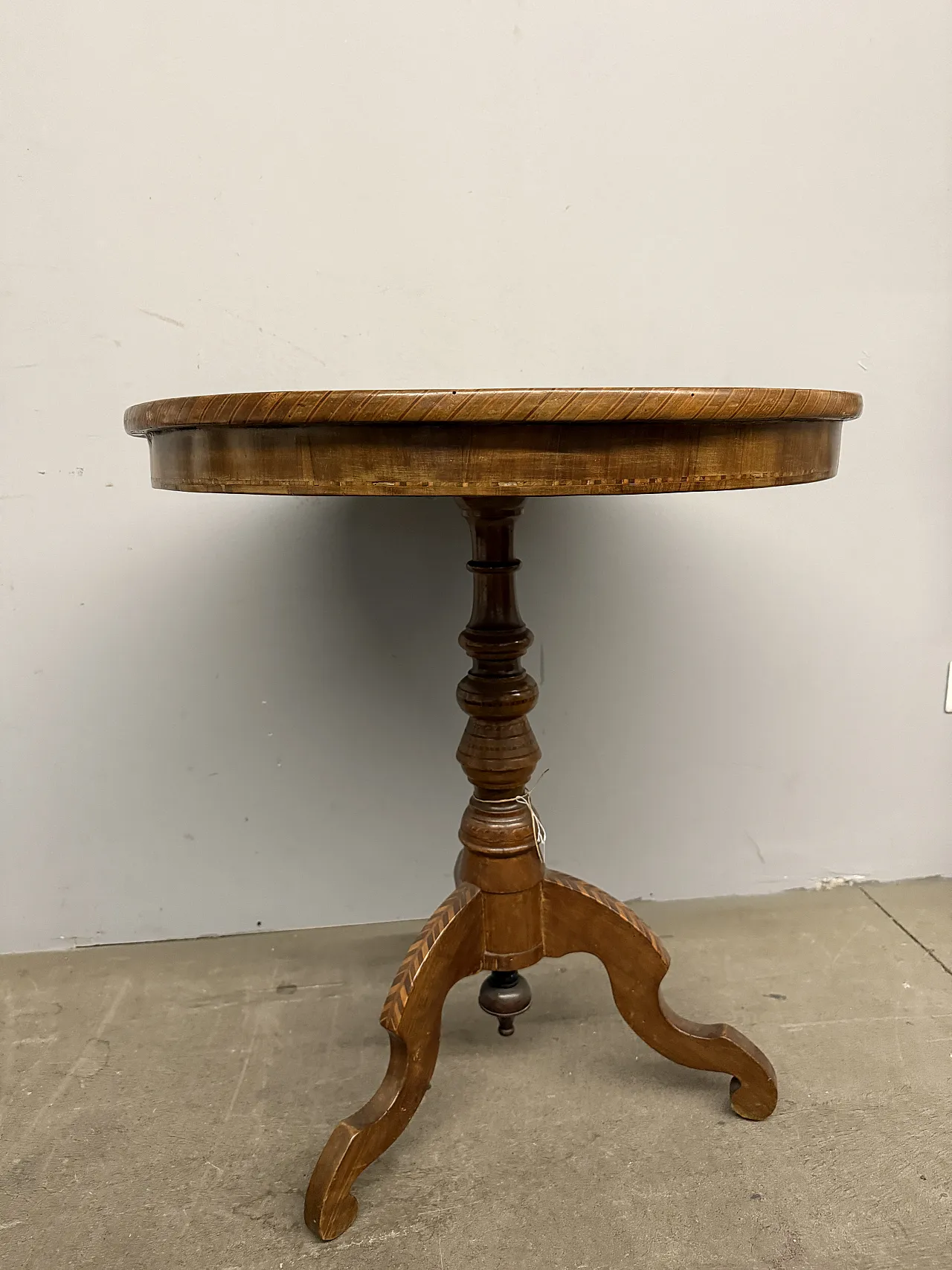 Sorrentino inlaid table, Saint George and the dragon, 19th century 2