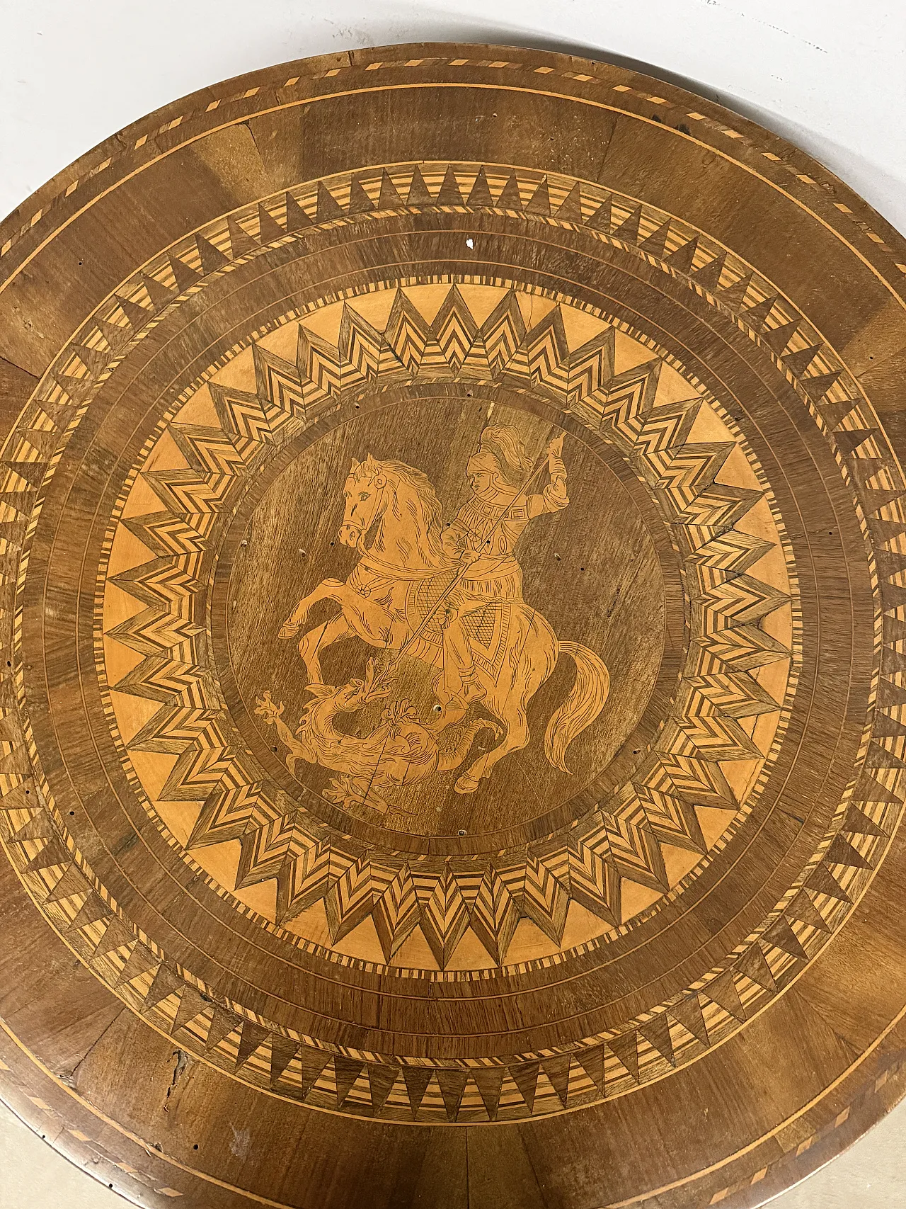 Sorrentino inlaid table, Saint George and the dragon, 19th century 8