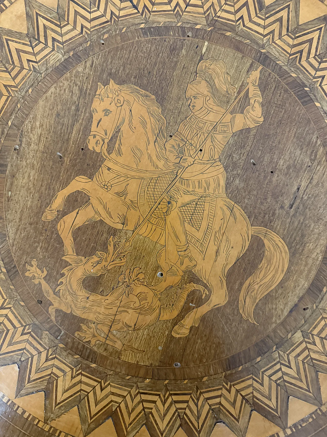 Sorrentino inlaid table, Saint George and the dragon, 19th century 10