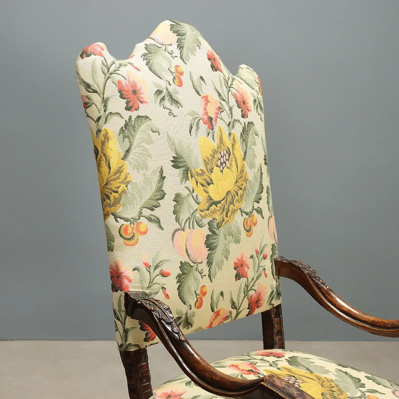Baroque armchair in walnut, early 18th century 3