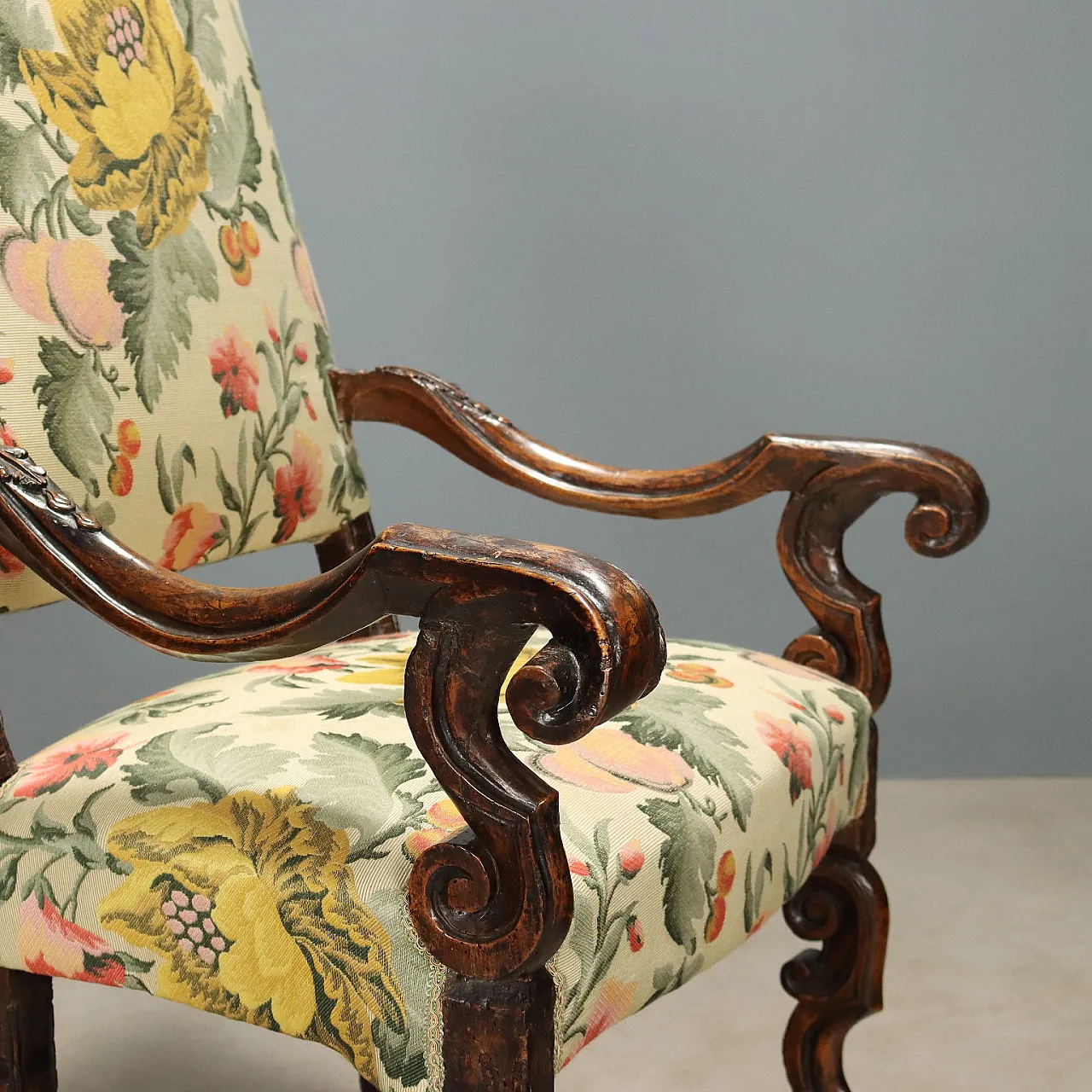Baroque armchair in walnut, early 18th century 4