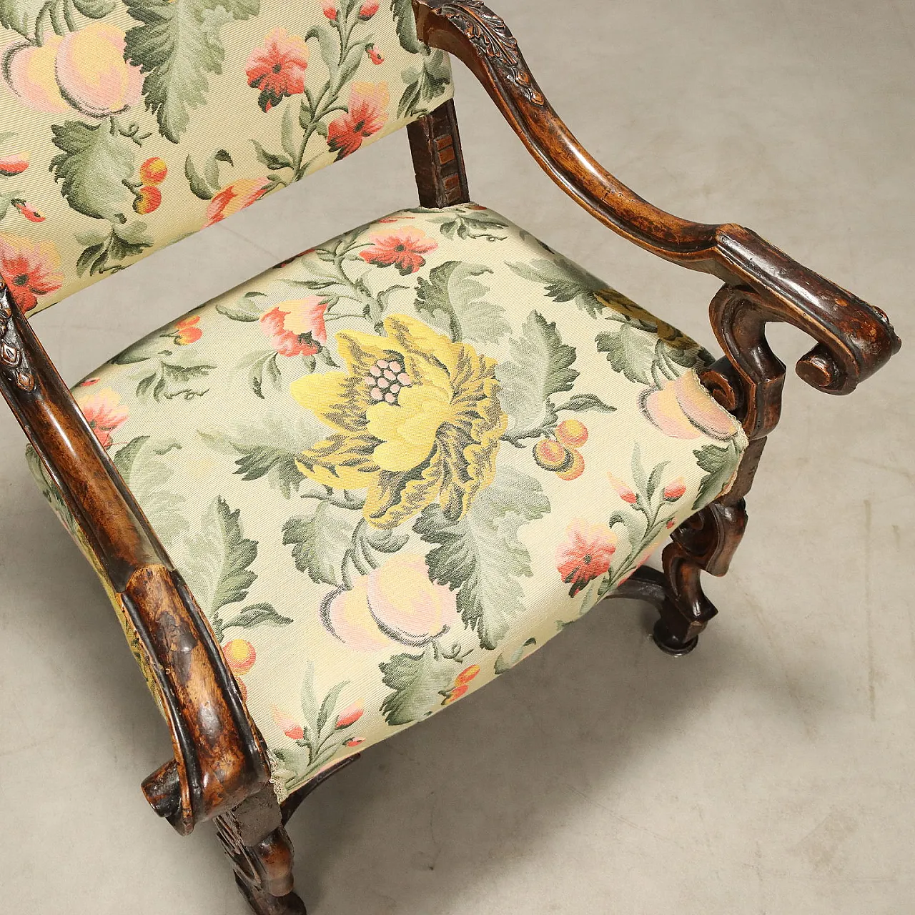 Baroque armchair in walnut, early 18th century 8
