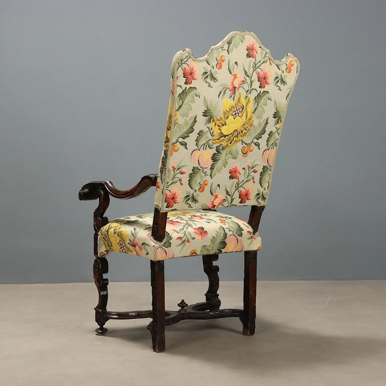 Baroque armchair in walnut, early 18th century 9