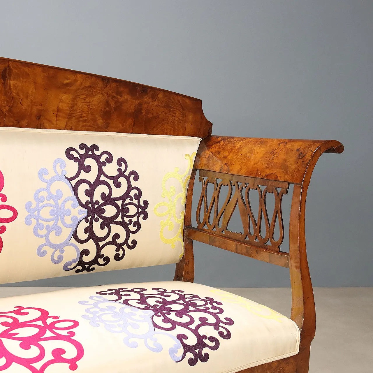 Biedermeier sofa in walnut, 19th century 4