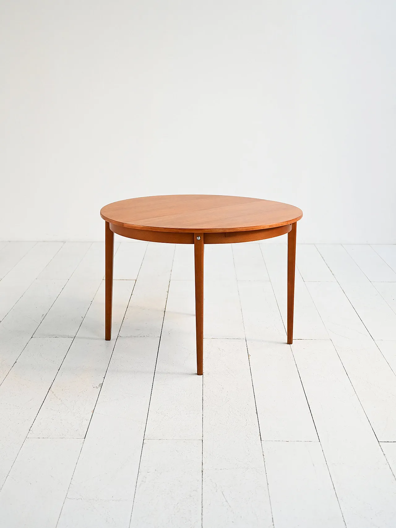 Round extendable Scandinavian teak table, 1960s 4