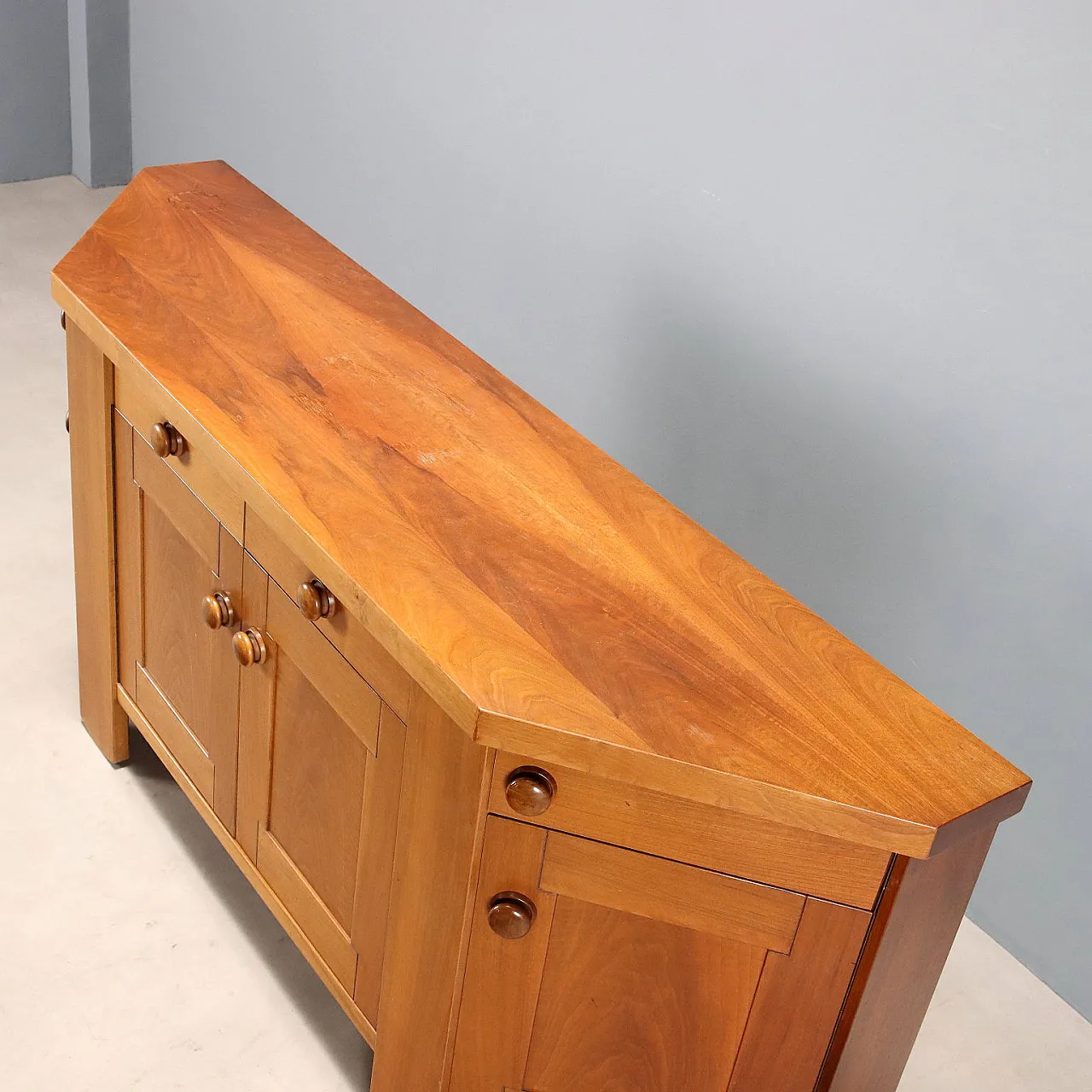 Walnut veneered sideboard with drawers, 20th century 10