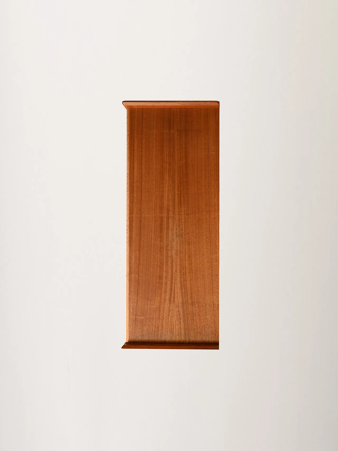 Cabinet danese con maniglie in ottone, anni ’50 12