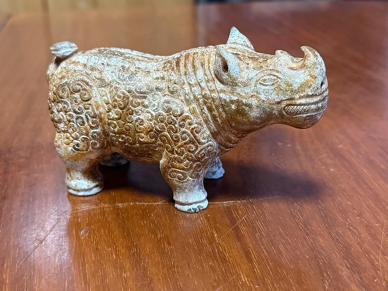 Figura cinese di rinoceronte in giada bianca, patina naturale, '600 2