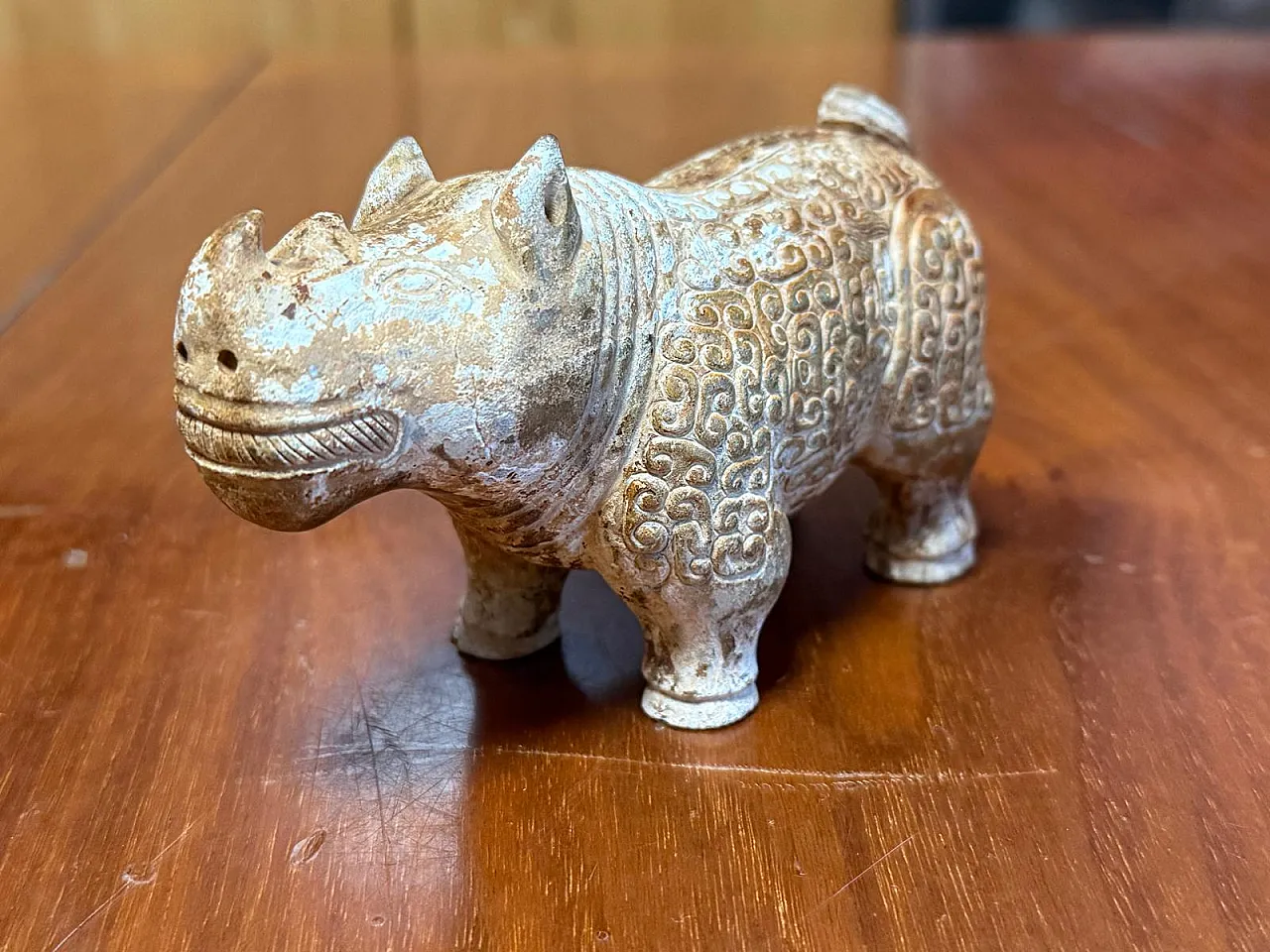 Figura cinese di rinoceronte in giada bianca, patina naturale, '600 4