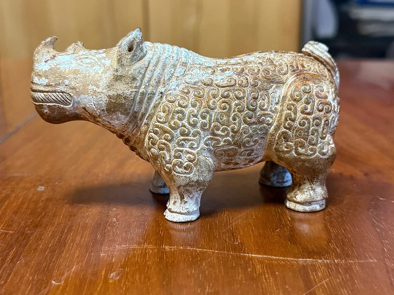 Figura cinese di rinoceronte in giada bianca, patina naturale, '600 6