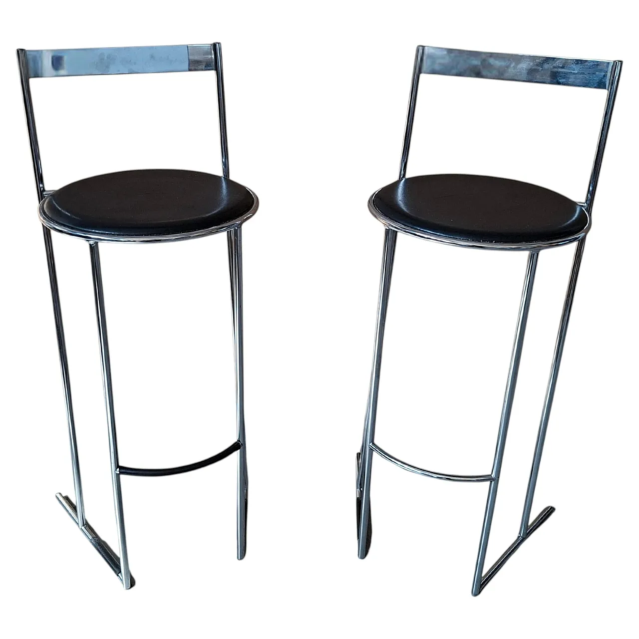 Pair of stools in chrome and leather, 1970s 1