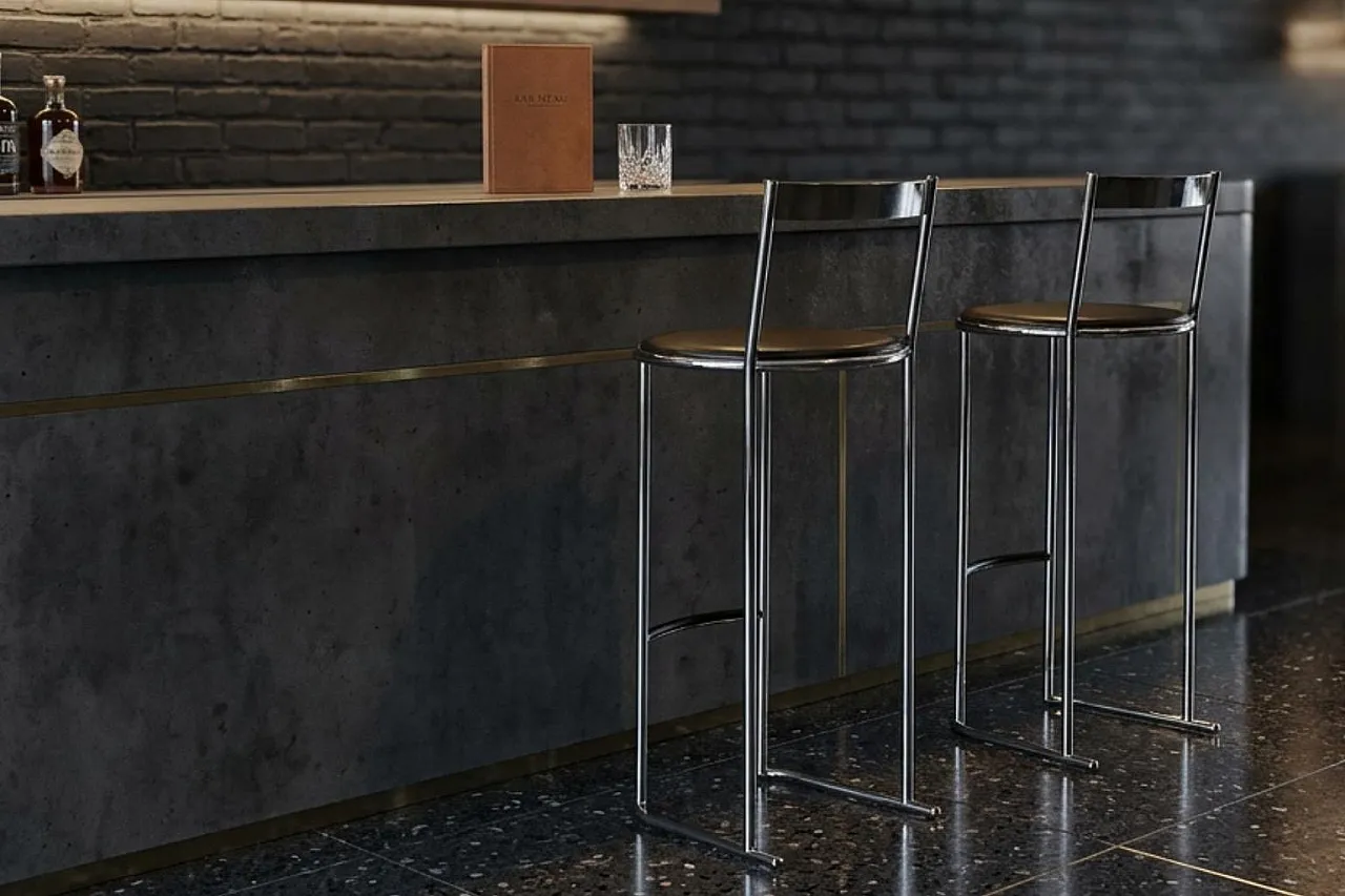 Pair of stools in chrome and leather, 1970s 2