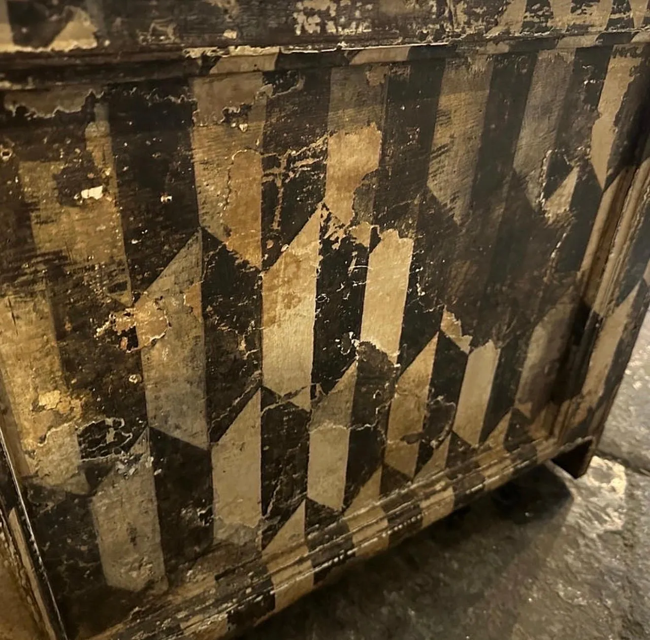 Cassapanca fiorentina in legno laccato bianco e nero, fine '800 12
