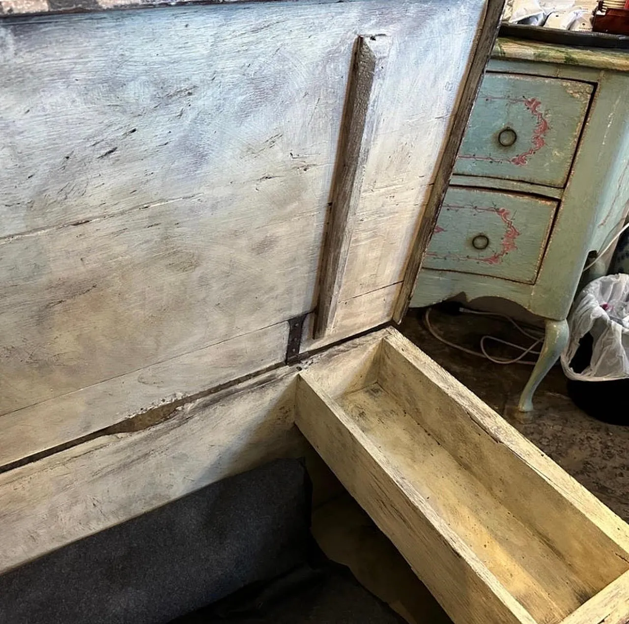 Cassapanca fiorentina in legno laccato bianco e nero, fine '800 14