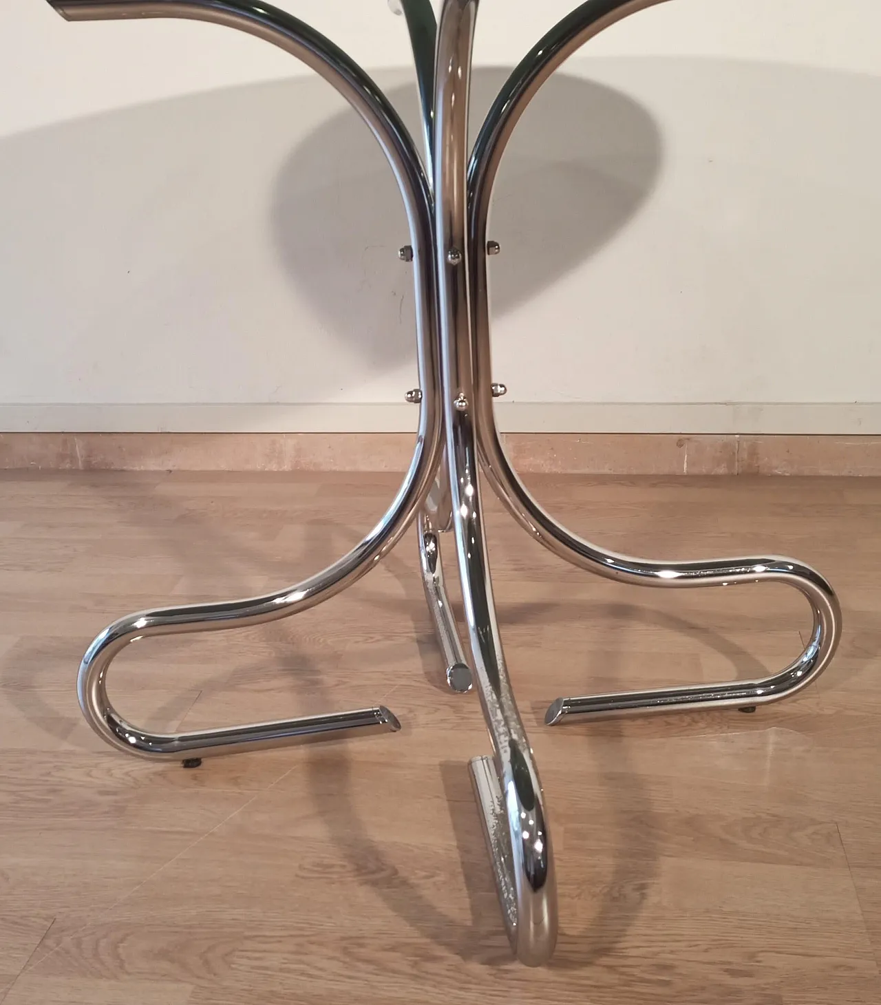Tavolino da caffè cromato in vetro fumé, anni '60 14