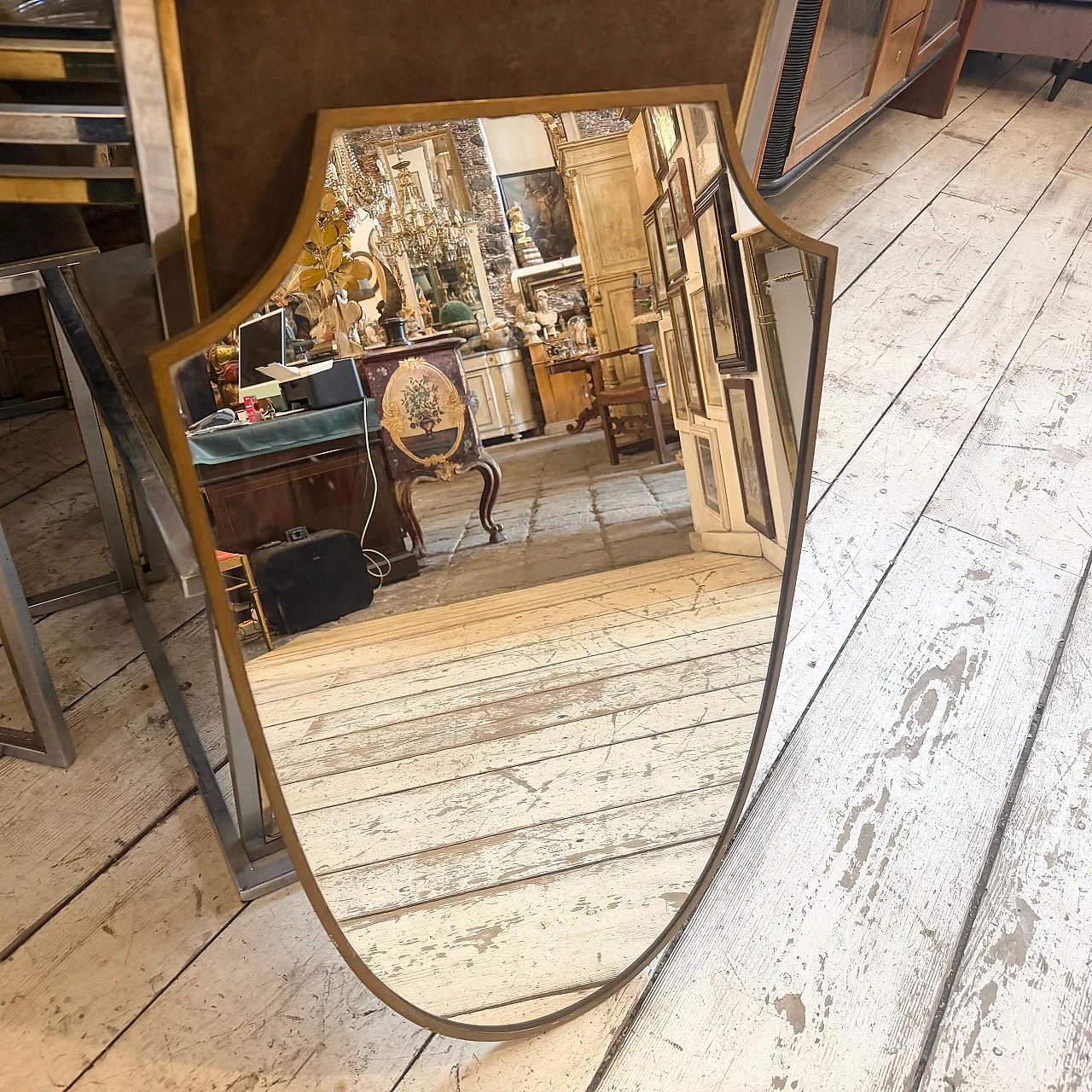 Specchio da parete con scudo d'ottone di Gio Ponti, anni '50 2