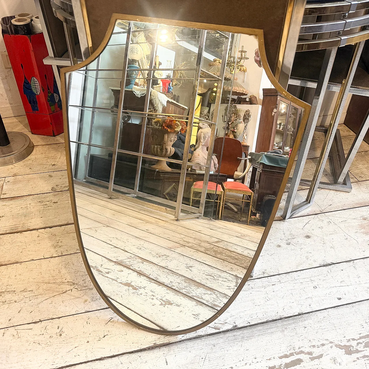 Specchio da parete con scudo d'ottone di Gio Ponti, anni '50 8