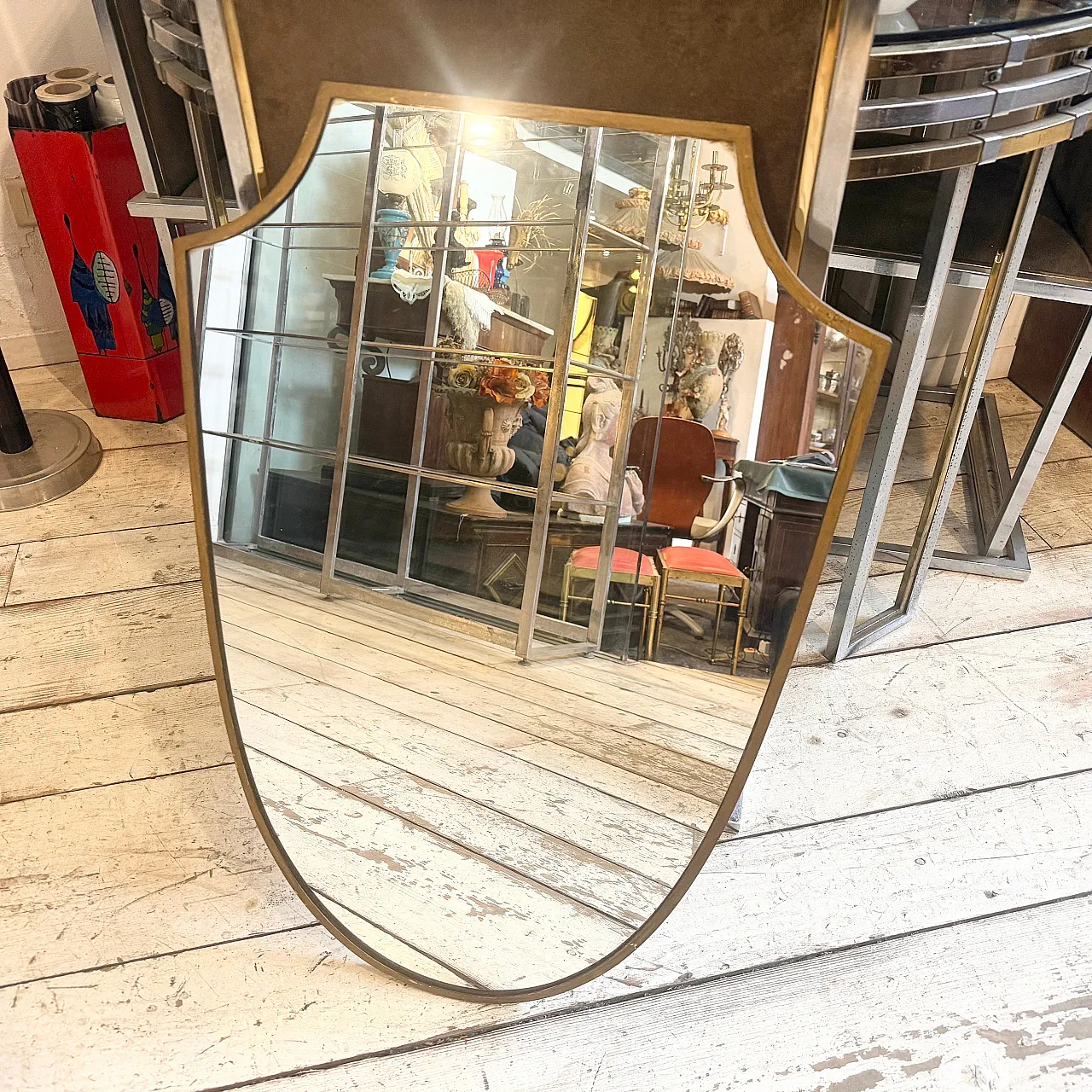 Specchio da parete con scudo d'ottone di Gio Ponti, anni '50 9