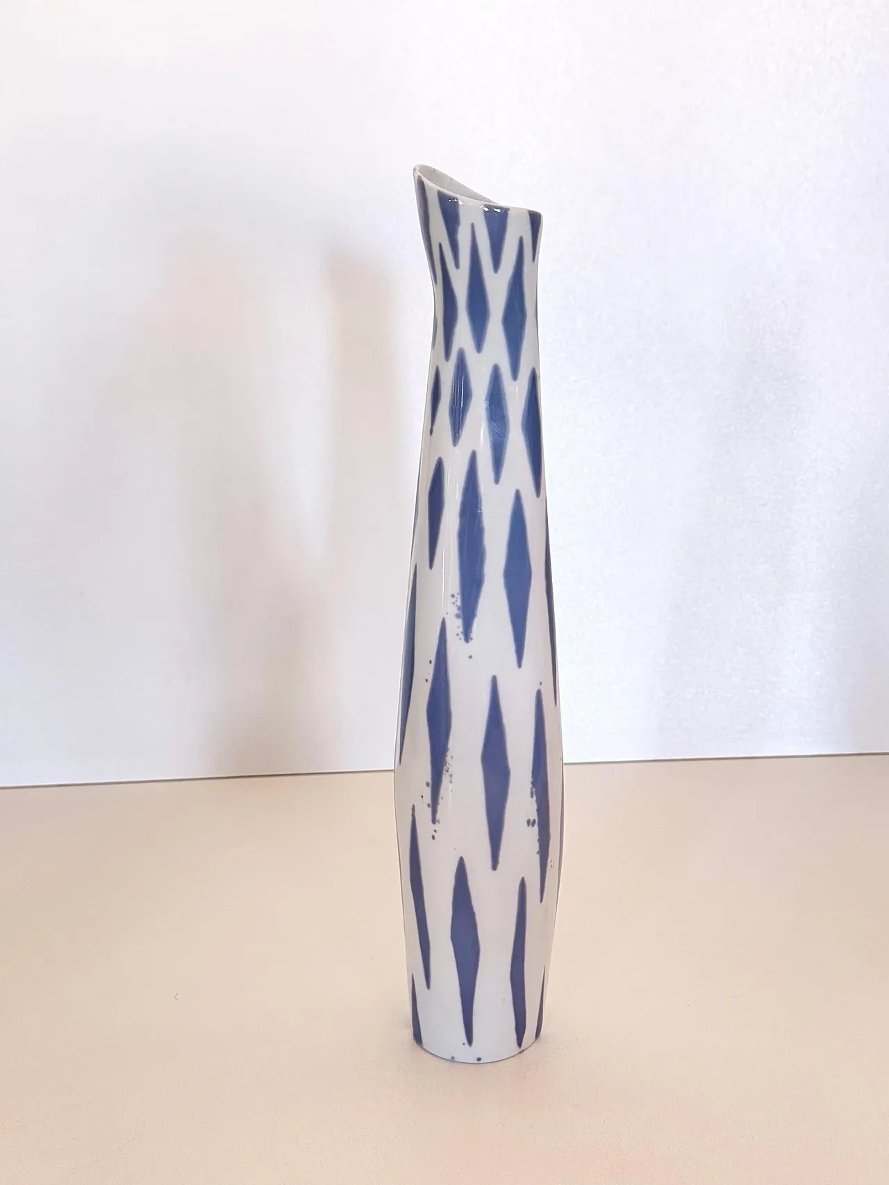 Vaso in porcellana di Jindřich Marek per Royal Dux, anni '60 3