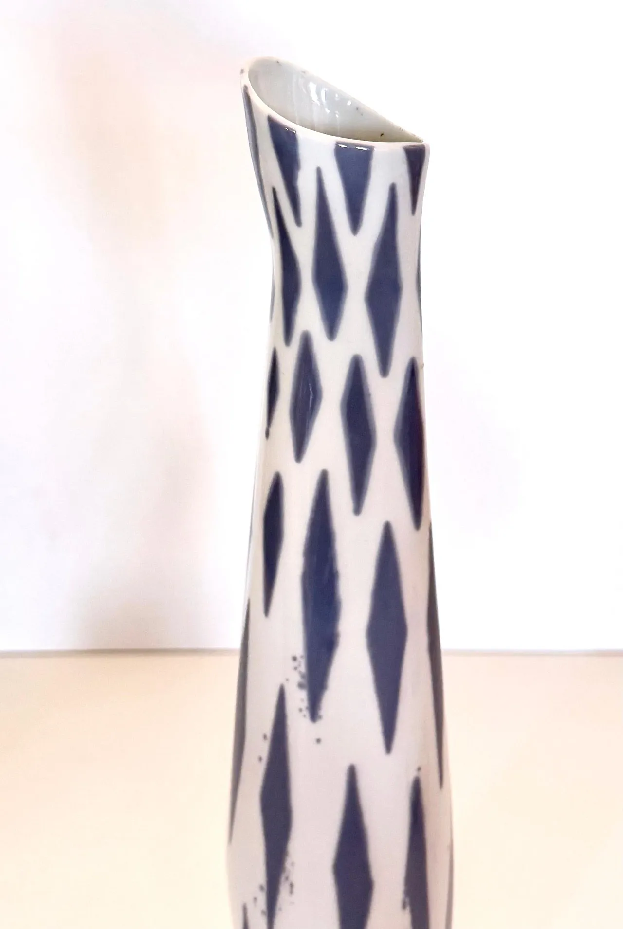 Vaso in porcellana di Jindřich Marek per Royal Dux, anni '60 5